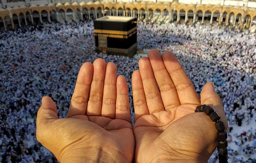 Praying to Qiblah at Hajj
